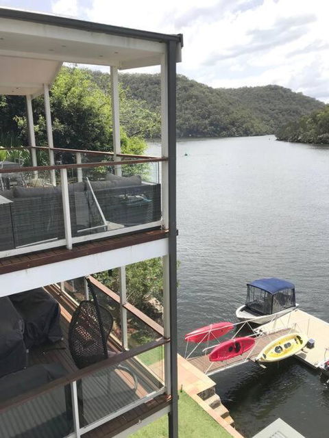 NINE At Berowra Waters, Luxury Waterfront With Hot Tub - Accommodation Fremantle 3