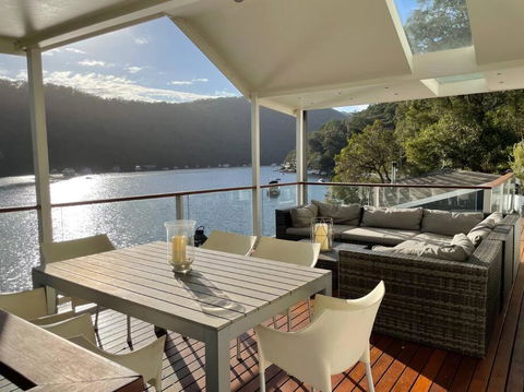 NINE At Berowra Waters, Luxury Waterfront With Hot Tub - Accommodation Fremantle 1