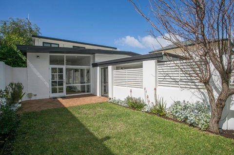 NOR214 - Northstead Coastal Charm - Accommodation Fremantle 2