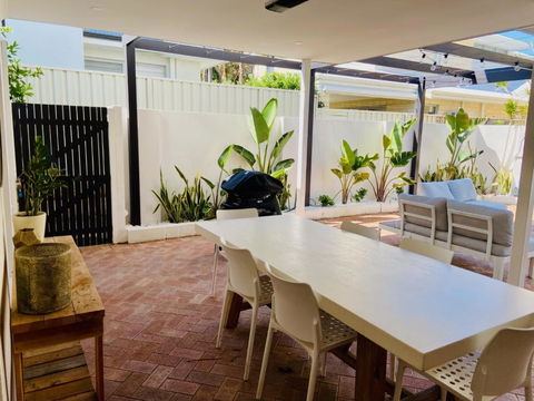 NOR214 - Northstead Coastal Charm - Accommodation Fremantle 1