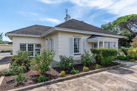Normanville, Large Historic Three Bedroom Home - Accommodation Fremantle 0