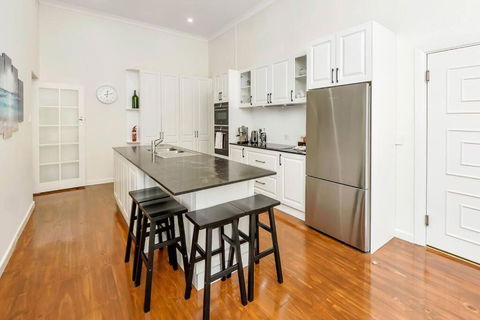 Normanville, Large Historic Three Bedroom Home - Accommodation Fremantle 2