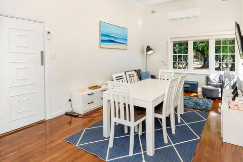 Normanville, Large Historic Three Bedroom Home - Accommodation Fremantle 3