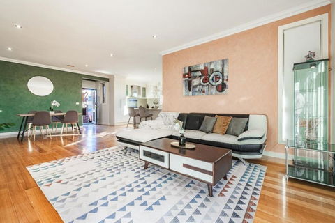 Nunawading Beautiful 3br Housedeckingcourtyard - Accommodation Fremantle 1