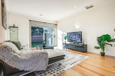 Nunawading Beautiful 3br Housedeckingcourtyard - Accommodation Fremantle 0
