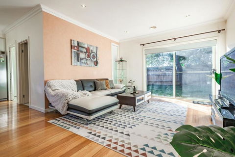 Nunawading Beautiful 3br Housedeckingcourtyard - Accommodation Fremantle 2