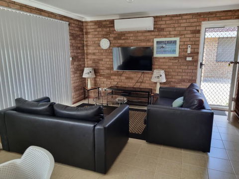 Ocean Beach Chalet 16 - Accommodation Fremantle 0