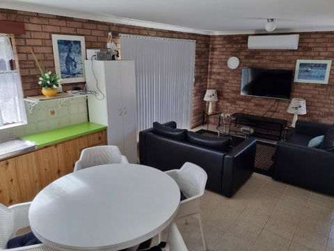 Ocean Beach Chalet 16 - Accommodation Fremantle 3