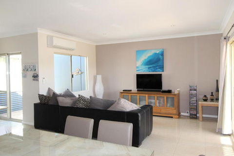 Ocean Breeze - Accommodation Fremantle 1