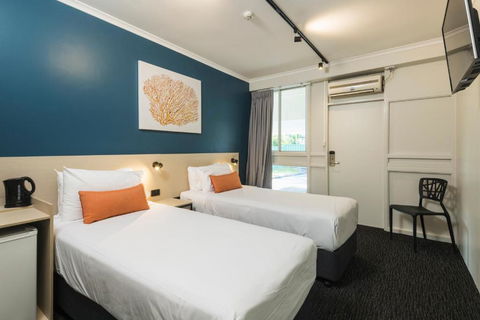 Nightcap At Edge Hill Tavern - Accommodation Fremantle 3