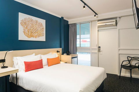 Nightcap At Edge Hill Tavern - Accommodation Fremantle 2