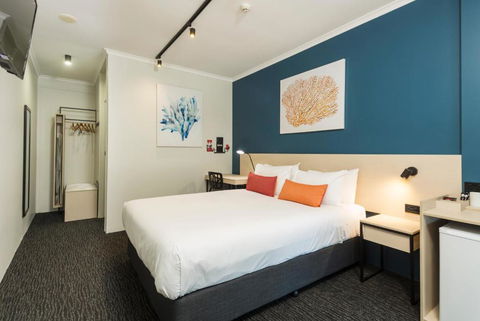 Nightcap At Edge Hill Tavern - Accommodation Fremantle 0