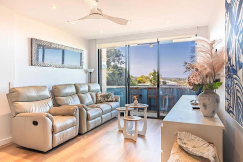 Ocean Views 2-Bed Apartment Minutes From Beach - Accommodation Fremantle 0
