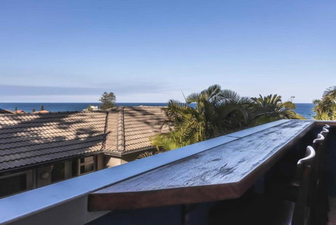 Ocean Views 2-Bed Apartment Minutes From Beach - Accommodation Fremantle 1