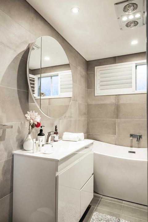 Ocean Views 2-Bed Apartment Minutes From Beach - Accommodation Fremantle 2