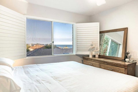 Ocean Views 2-Bed Apartment Minutes From Beach - Accommodation Fremantle 3