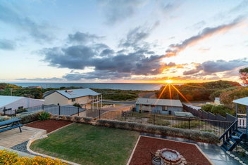 Ocean View Retreat - Best View In Town with Accommodation Fremantle