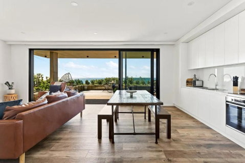 Ocean Views, Deck And Parking At Beach Apartment - Accommodation Fremantle 2