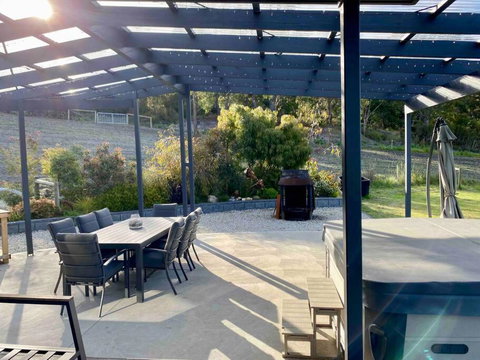 Ocean Views, Spacious & Private, Hot Hub - Accommodation Fremantle 2
