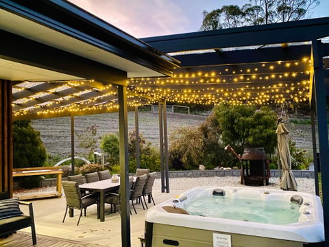 Ocean Views, Spacious & Private, Hot Hub - Accommodation Fremantle 0