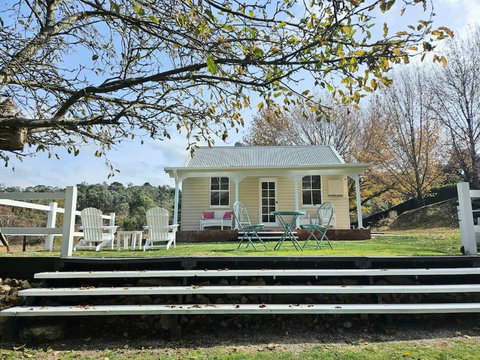 Old Oak Tree Cottage - Accommodation Fremantle 0