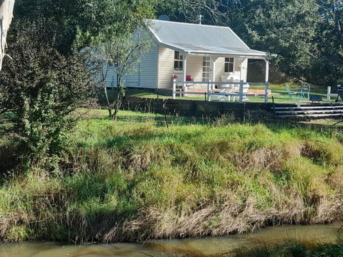 Old Oak Tree Cottage - Accommodation Fremantle 2