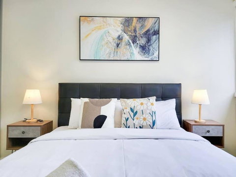 One Bedroom Apartment Walk To Gordon Train Station - Accommodation Fremantle 2