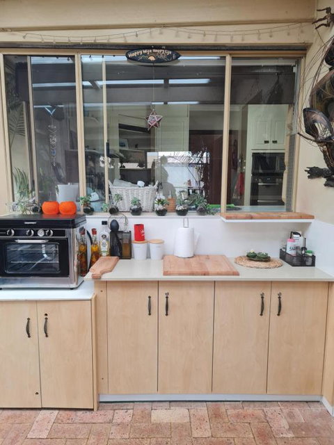 Open Plan Large Home - Accommodation Fremantle 3