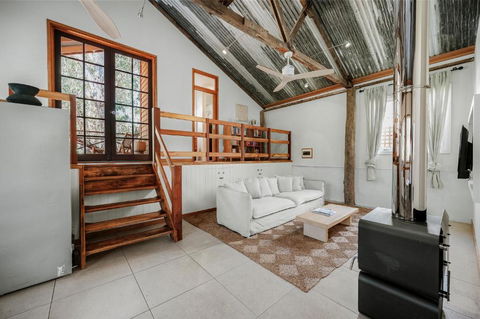 Orchard Cottage - Quiet Farm Escape - Accommodation Fremantle 2