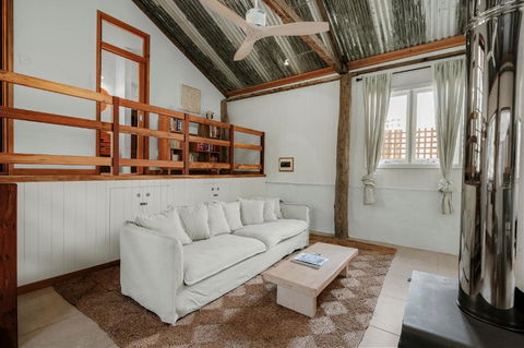 Orchard Cottage - Quiet Farm Escape - Accommodation Fremantle 3