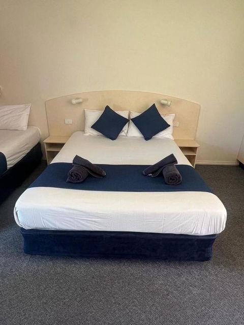 Outback Quarters Motel Hay And Restaurant - Accommodation Fremantle 0