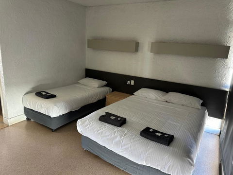 Overlander Hotel - Accommodation Fremantle 2