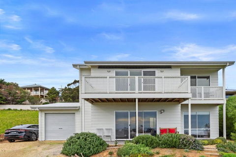 One Merino Panoramic Beach House Modern Sleeps 10 - Accommodation Fremantle 0