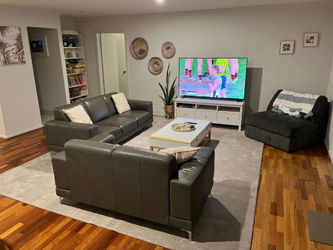 One Merino Panoramic Beach House Modern Sleeps 10 - Accommodation Fremantle 1