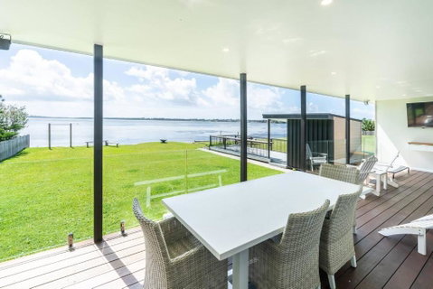 On The Corso - Sun-soaked Serenity With Lake Access - Accommodation Fremantle 2