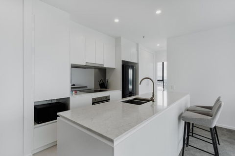 Panoramic Lake View 2-Bed With Pool, Gym And BBQ - Accommodation Fremantle 2
