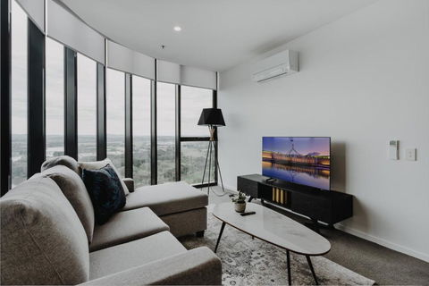 Panoramic Lake View 2-Bed With Pool, Gym And BBQ - Accommodation Fremantle 1