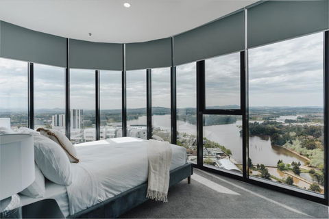 Panoramic Lake View 2-Bed With Pool, Gym And BBQ - Accommodation Fremantle 0