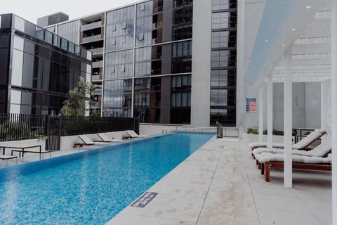 Panoramic Lake View 2-Bed With Pool, Gym And BBQ - Accommodation Fremantle 3
