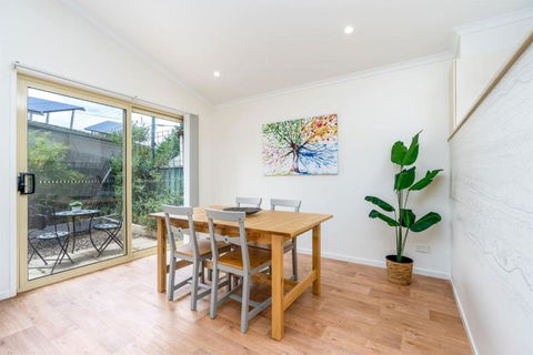 Peaceful 1BR Courtyard Unit In Quiet Dickson - Accommodation Fremantle 1