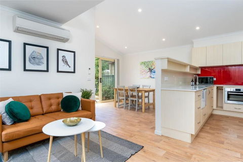 Peaceful 1BR Courtyard Unit In Quiet Dickson - Accommodation Fremantle 2