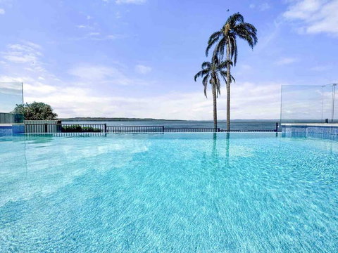 Panoramic Lakefront 6 BDRM Villa - Accommodation Fremantle 3