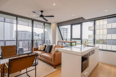 Panoramic View - Albert Park Lake & Shrine Views - Accommodation Fremantle 1