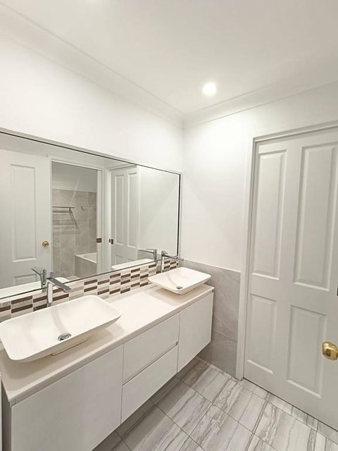 Peaceful Room In Modern Baulkham Hills Home - BH3 - Accommodation Fremantle 3