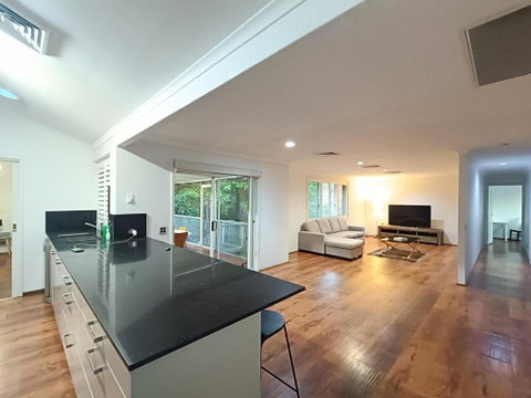 Peaceful Room In Modern Baulkham Hills Home - BH3 - Accommodation Fremantle 1