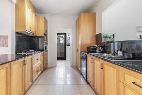 Perfectly Located 4-Bed House In Kensington - Accommodation Fremantle 2