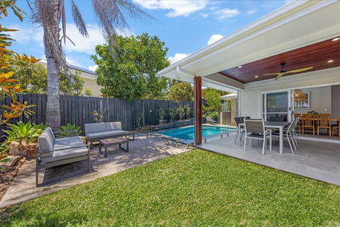 Pet Friendly Holiday Home With Pool On Alex - Accommodation Fremantle 3