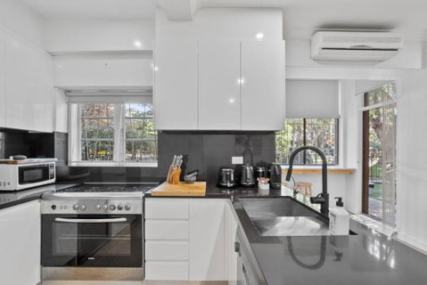 Pet-Friendly Home Just Minutes From Bondi Beach - Accommodation Fremantle 1