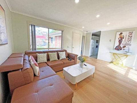Pet-Friendly Retreat 2BR Ringwood Prime Location - Accommodation Fremantle 3
