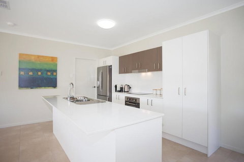 Petrie Beach Holiday Home - Accommodation Fremantle 3